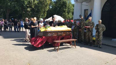 "Справжній чоловік": у Полтаві попрощалися із загиблим майором Ігорем Новіковим