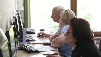 Опанувати комп'ютер і гаджети. Як у бібліотеці вчать рівнян комп'ютерній грамотності