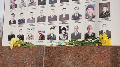 Хода пам'яті. У День добровольця в Кропивницькому вшанували загиблих і вбитих у війні з Росією Хода пам'яті. У День добровольця в Кропивницькому вшанували загиблих і вбитих у війні з Росією