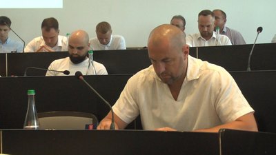 Розподілили гроші та створили комісію по бджолах: відбулася сесія Хмельницької міськради