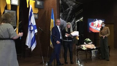 Шість українських родин отримали нагороди Праведників народів світу