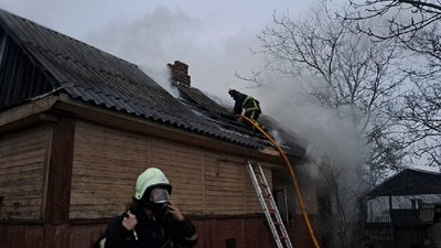 Під час пожежі на Волині 69-річна пенсіонерка отримала опіки