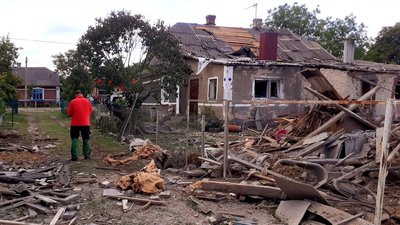 Комісія оглянула пошкоджені уламками ракети хати на Волині: які висновки