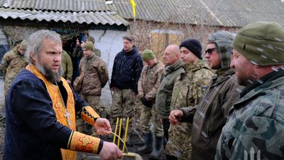 "Без занурень, із щирою молитвою": як українські військові святкують Водохреща на Донбасі