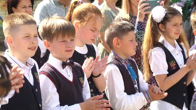 Останній дзвоник: де зможуть навчатися “пілотні” випускники за програмою НУШ у Хмельницькому