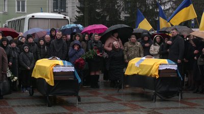 У Рівному попрощалися з Олегом Диновським та Олександром Данилюком