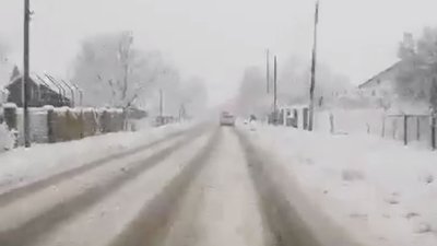 Через погіршення погоди на Дніпропетровщині закрили рух на 18-кілометровій ділянці траси