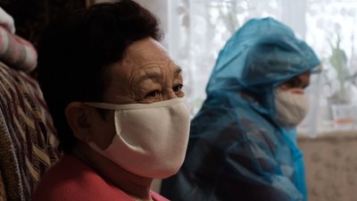 Без перерви між викликами. Як працює швидка у Чернівцях за майже заповнених лікарень