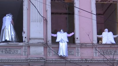 У костюмах янголів, під супровід скрипки. У Дніпрі відбувся перформанс на захист історичних будівель