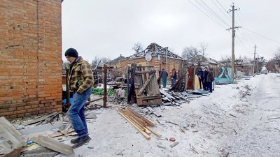 "Бах! І дитина на мене застрибнула": жителі Слов'янська розповіли про удар ФАБ-250 по місту "Бах! І дитина на мене застрибнула": жителі Слов'янська розповіли про удар ФАБ-250 по місту