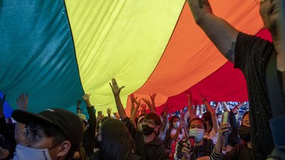 У Таїланді тисячі людей вимагали відставки уряду та реформи монархії У Таїланді тисячі людей вимагали відставки уряду та реформи монархії