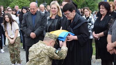 На Закарпатті попрощалися з полеглим захисником Олегом Бецою На Закарпатті попрощалися з полеглим захисником Олегом Бецою