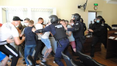 У Рівному відпрацювали захоплення суду, для навчань перекривали вулицю У Рівному відпрацювали захоплення суду, для навчань перекривали вулицю