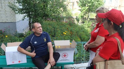 Полонені під час окупації Тростянця чоловіки отримали допомогу від Червоного Хреста Полонені під час окупації Тростянця чоловіки отримали допомогу від Червоного Хреста