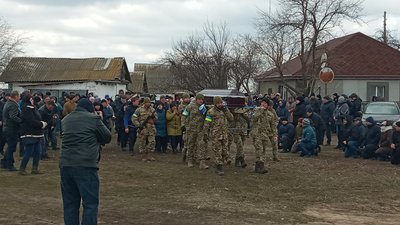 На Полтавщині прощаються з військовим Ігорем Савкою, який загинув під час війни з Росією На Полтавщині прощаються з військовим Ігорем Савкою, який загинув під час війни з Росією