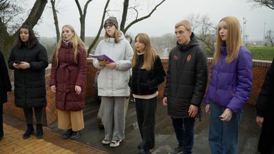 У Чернігові студенти музичного коледжу проводять репетиції на Валу через брак майданчиків для виступу У Чернігові студенти музичного коледжу проводять репетиції на Валу через брак майданчиків для виступу