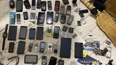 Процес вимагання супроводжувався не лише погрозами, але й застосуванням фізичного насильства. Фото: ГУ НП у Хмельницькій області Процес вимагання супроводжувався не лише погрозами, але й застосуванням фізичного насильства. Фото: ГУ НП у Хмельницькій області