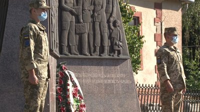 Захисників України вшанували в Ужгороді