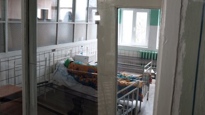 Відро і далі замість туалету: як за рік змінилися умови для пацієнтів з COVID-19 у лікарнях Буковини Відро і далі замість туалету: як за рік змінилися умови для пацієнтів з COVID-19 у лікарнях Буковини