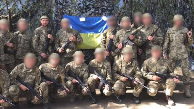 Юрій Максимчук на фронті разом із побратимами Юрій Максимчук на фронті разом із побратимами