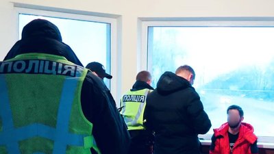 Прикарпатські і львівські поліцейські затримали викрадача автомобілів Прикарпатські і львівські поліцейські затримали викрадача автомобілів