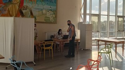 У Сумах пункт масової вакцинації почав працювати із півторагодинним запізненням