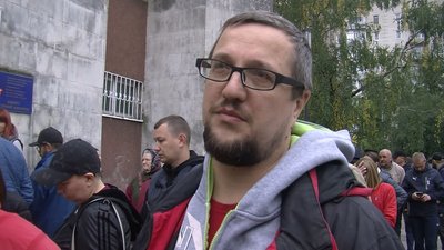 Цукор, макарони і тушківка: у Луцьку роздавали продуктові набори