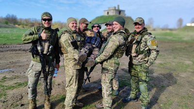 Військові Військові
