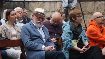 "Діалоги про війну" та презентації книг. Що відвідати на поетичних читаннях Meridian Czernowitz у Чернівцях "Діалоги про війну" та презентації книг. Що відвідати на поетичних читаннях Meridian Czernowitz у Чернівцях