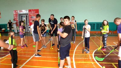 У Житомирі вперше створили команду з флорболу для дітей з cиндромом Дауна У Житомирі вперше створили команду з флорболу для дітей з cиндромом Дауна
