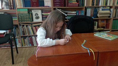 У Дніпрі 6-річна дівчинка грою на флейті збирає гроші на бронежилети для українських бійців У Дніпрі 6-річна дівчинка грою на флейті збирає гроші на бронежилети для українських бійців