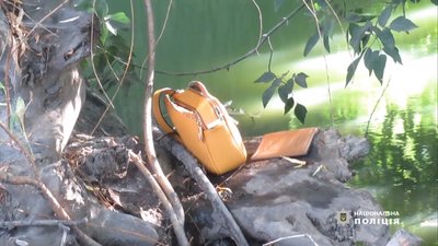 Розбійний напад на жінку в центрі Сум: поліція затримала ймовірного нападника Розбійний напад на жінку в центрі Сум: поліція затримала ймовірного нападника