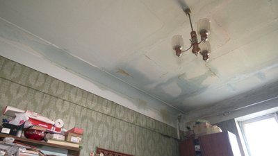 У харківському будинку двічі затопило одну з квартир під час подачі опалення У харківському будинку двічі затопило одну з квартир під час подачі опалення