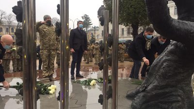 У Вінниці вшанували пам’ять загиблих під час Революції Гідності У Вінниці вшанували пам’ять загиблих під час Революції Гідності