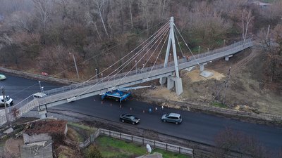 З підсвіткою та оглядовим майданчиком: на Харківщині відремонтували пішохідний міст З підсвіткою та оглядовим майданчиком: на Харківщині відремонтували пішохідний міст
