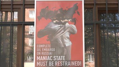 У Запоріжжі відкрили виставку антивоєнних плакатів просто неба У Запоріжжі відкрили виставку антивоєнних плакатів просто неба