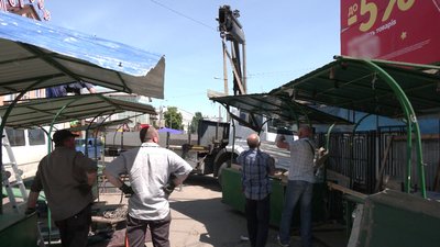 Демонтовують торгові ряди на вулиці Шевченка у Рівному
