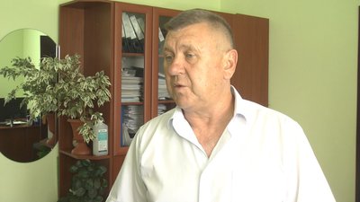 За словами директора Славутської міської лікарні Леоніда Радзивілюка, договір із Національною службою здоров’я України на доплати за роботу із хворими на COVID-19 – укладений. Та гроші на рахунок мед закладу не надійшли За словами директора Славутської міської лікарні Леоніда Радзивілюка, договір із Національною службою здоров’я України на доплати за роботу із хворими на COVID-19 – укладений. Та гроші на рахунок мед закладу не надійшли