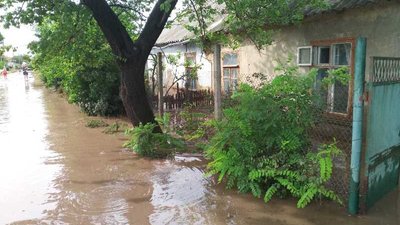 Через зливу на Одещині постраждало 16 будинків, збитки підраховуються Через зливу на Одещині постраждало 16 будинків, збитки підраховуються
