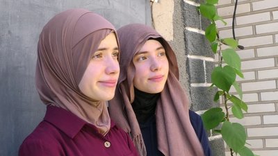 Художниці з Херсонщини малюють види Криму, куди мріють повернутись