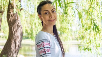 "Зараз я потрібна тут". Історія психологині з Києва, яка допомагає діткам у волонтерському центрі на Прикарпатті "Зараз я потрібна тут". Історія психологині з Києва, яка допомагає діткам у волонтерському центрі на Прикарпатті