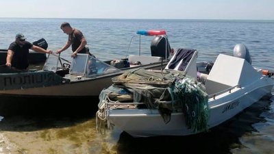 Водна поліція Херсонщини викрила браконьєрів, які наловили креветки на 300 тисяч грн