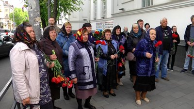 У Житомирі попрощалися із загиблим військовим – сином священника Романом Солонинкою У Житомирі попрощалися із загиблим військовим – сином священника Романом Солонинкою