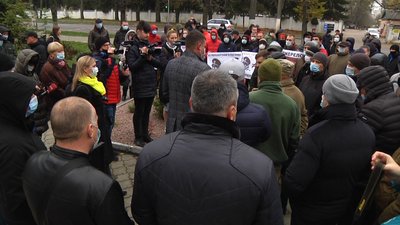 В Житомирі знову акція проти протиправних дій поліцейських, тепер біля будівлі Патрульної поліції В Житомирі знову акція проти протиправних дій поліцейських, тепер біля будівлі Патрульної поліції