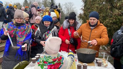 У громаді на Тернопільщині під час різдвяного дійства зібрали понад 20 тисяч гривень для ЗСУ У громаді на Тернопільщині під час різдвяного дійства зібрали понад 20 тисяч гривень для ЗСУ