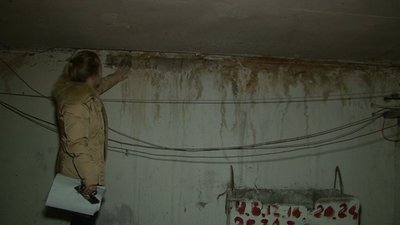 У Черкасах затоплює будинок через невідремонтований дах У Черкасах затоплює будинок через невідремонтований дах