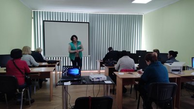Не боятися комп'ютера: літніх житомирян та переселенців навчають основам комп'ютерної грамотності Не боятися комп'ютера: літніх житомирян та переселенців навчають основам комп'ютерної грамотності