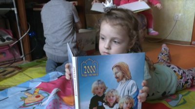 Багатодітна мама з Луцька розповіла, чим забавляє дітей на карантині