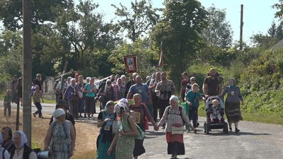 Паломники зі всієї України йдуть на прощу до Почаївської лаври