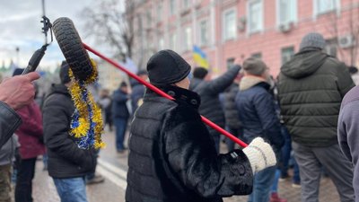 Запобіжний захід Порошенку: під судом стались сутички